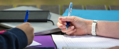 college-students-cramming-outdoor